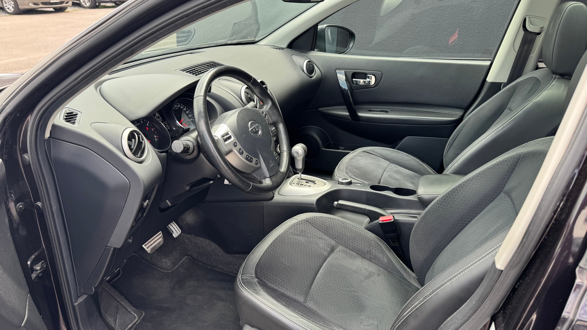 NISSAN Qashqai 2.0 4WD 360 XTronic CVT-image-6
