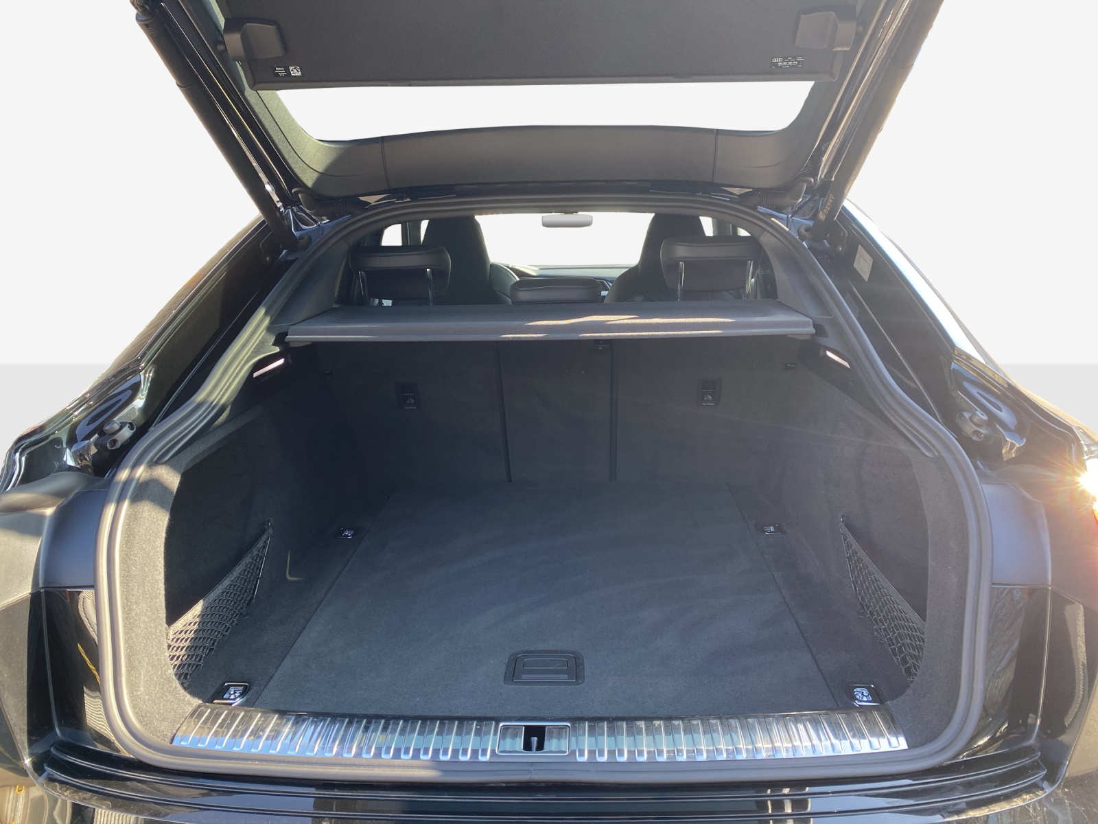 AUDI e-tron S Sportback quattro-image-12