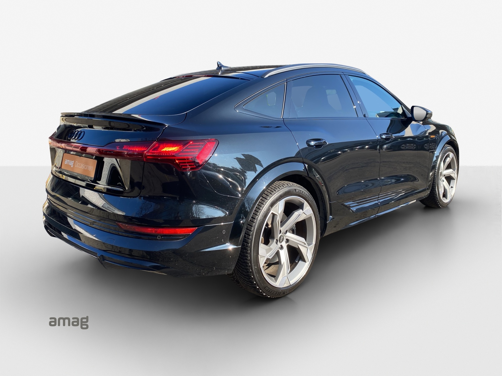 AUDI e-tron S Sportback quattro-image-4