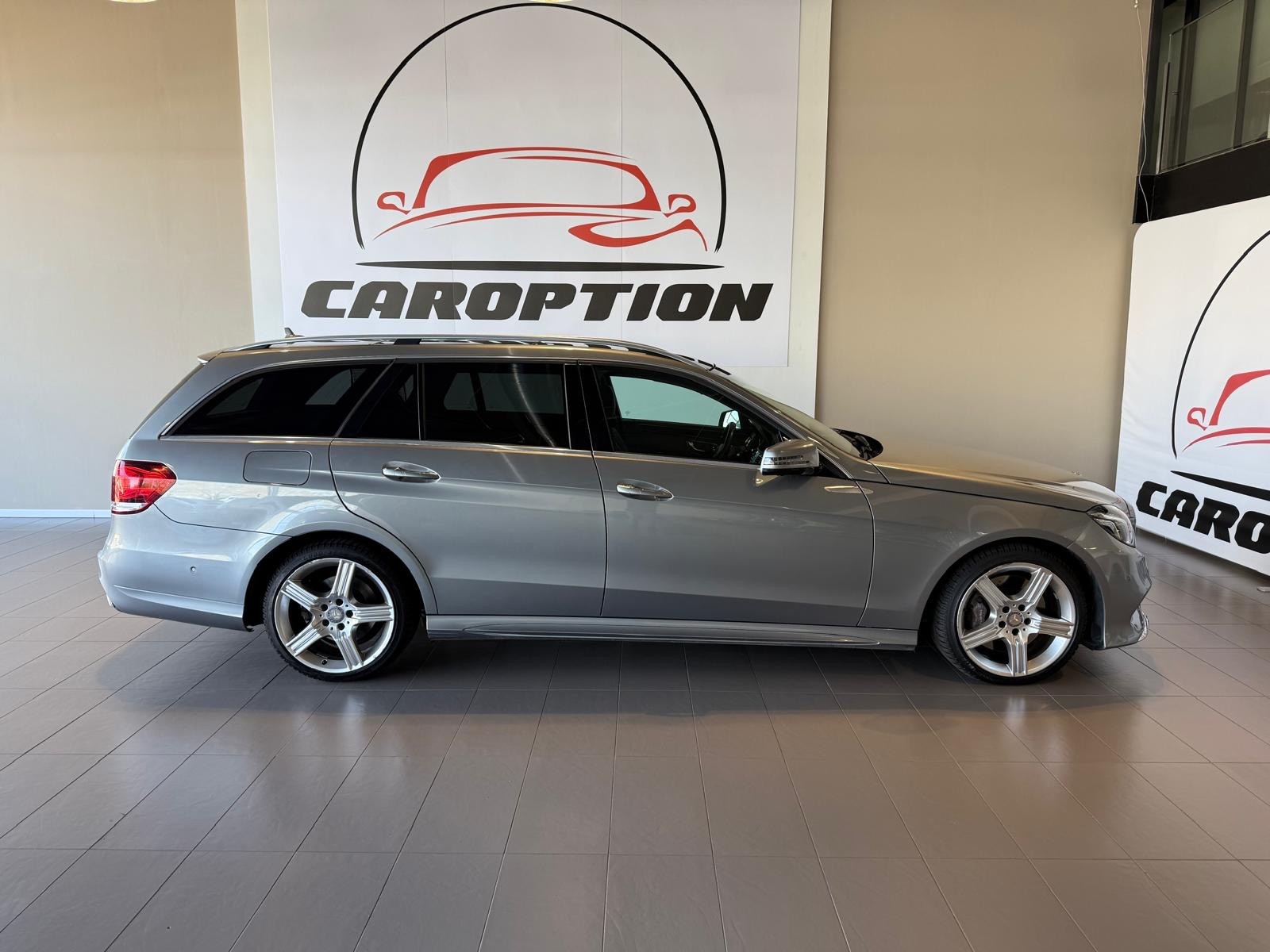 MERCEDES-BENZ E 400 Avantgarde 4Matic 7G-Tronic-image-4