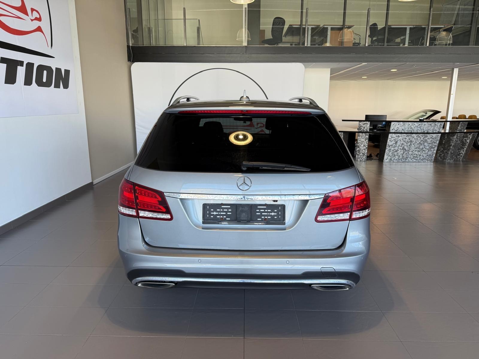 MERCEDES-BENZ E 400 Avantgarde 4Matic 7G-Tronic-image-7