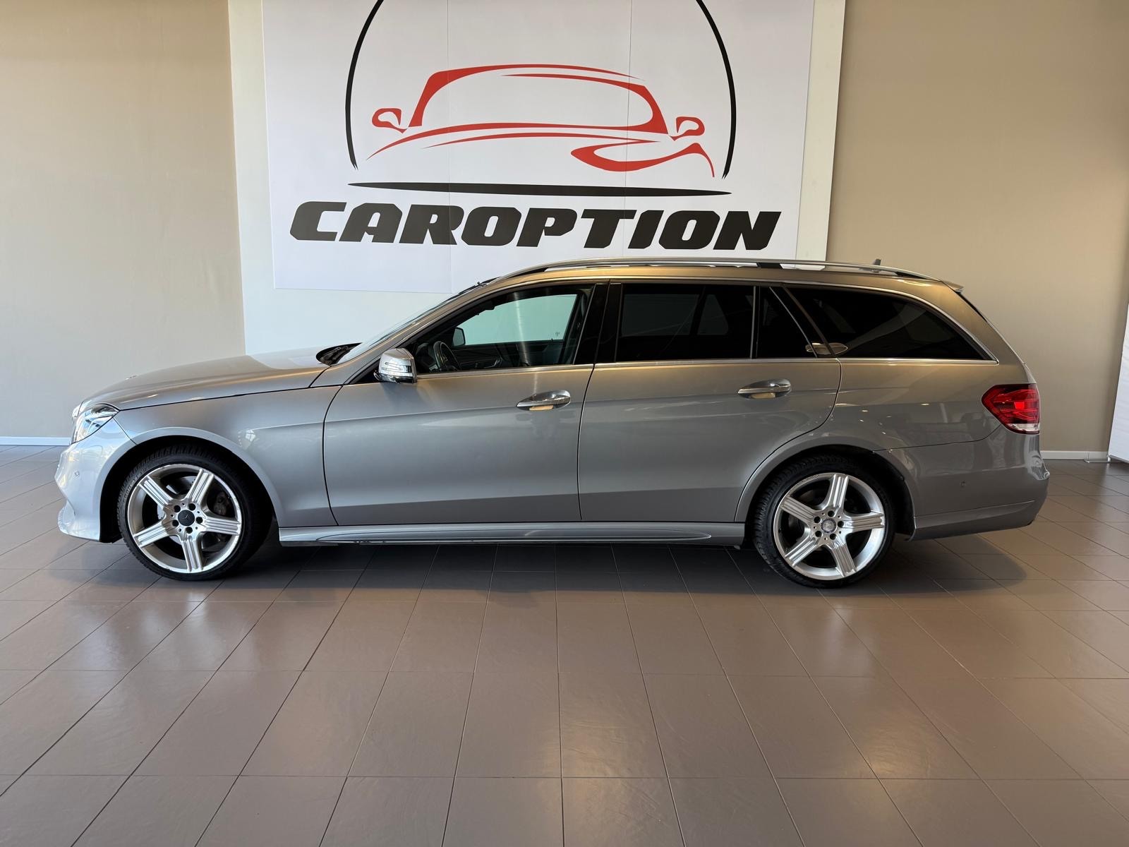 MERCEDES-BENZ E 400 Avantgarde 4Matic 7G-Tronic-image-3