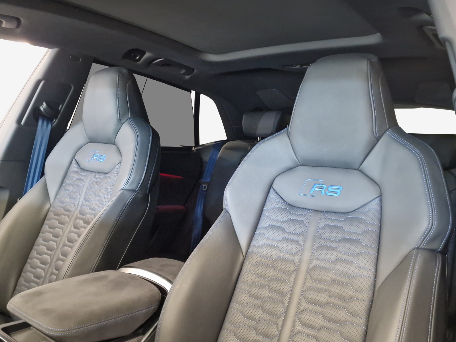 AUDI RSQ8 performance quattro-image-22