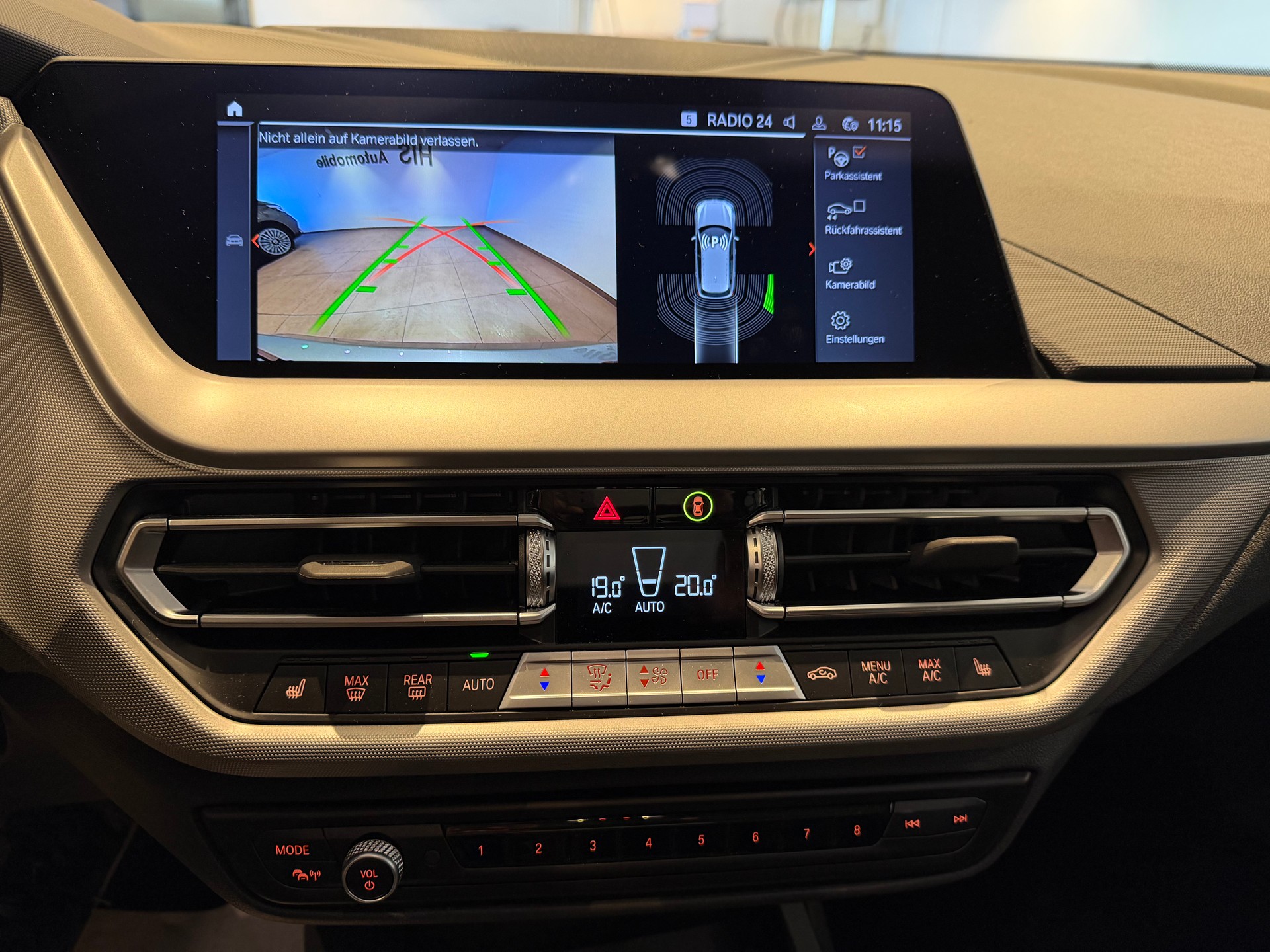 BMW 120d xDrive-image-15