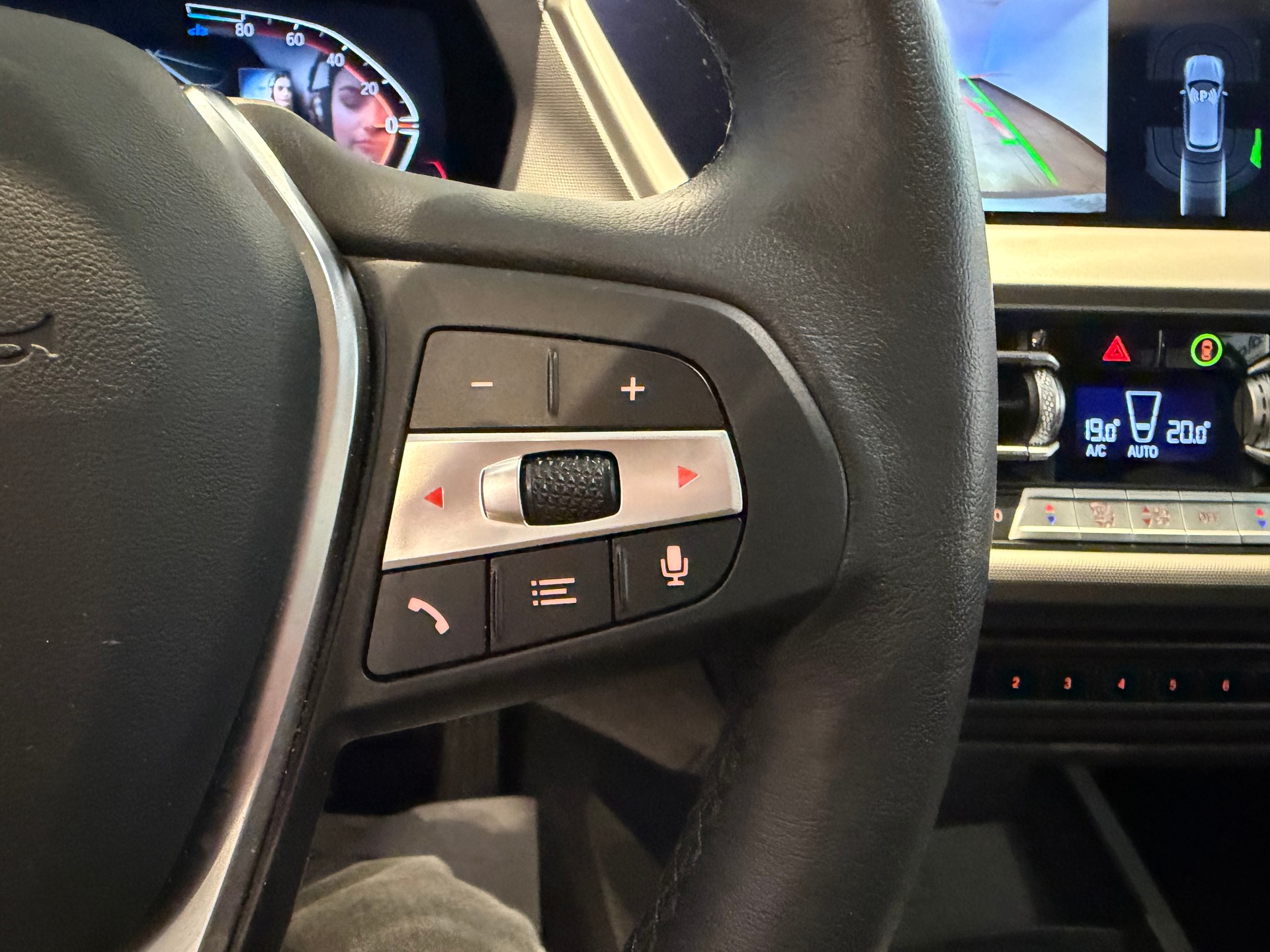 BMW 120d xDrive-image-17
