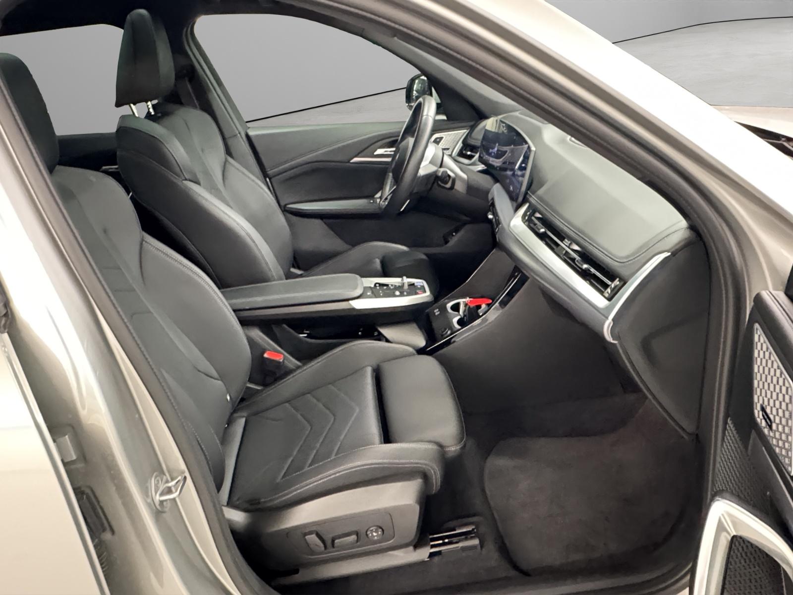 BMW iX1 30 xDrive-image-14