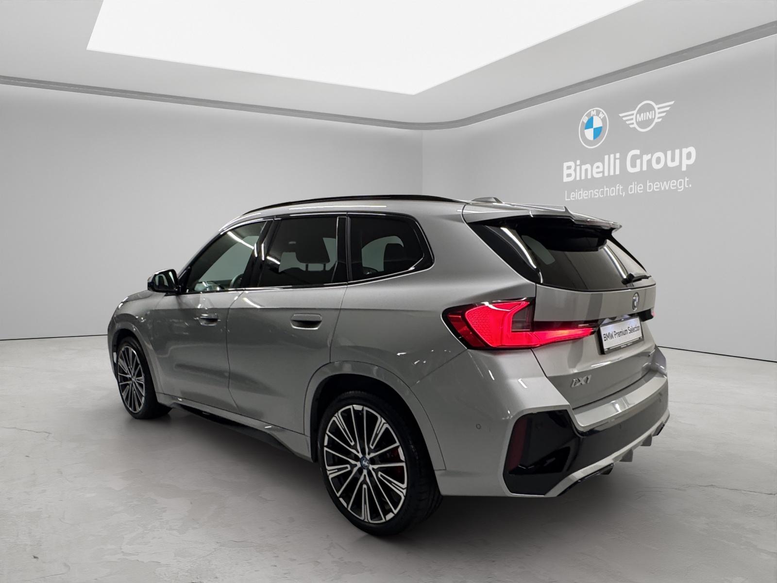 BMW iX1 30 xDrive-image-2