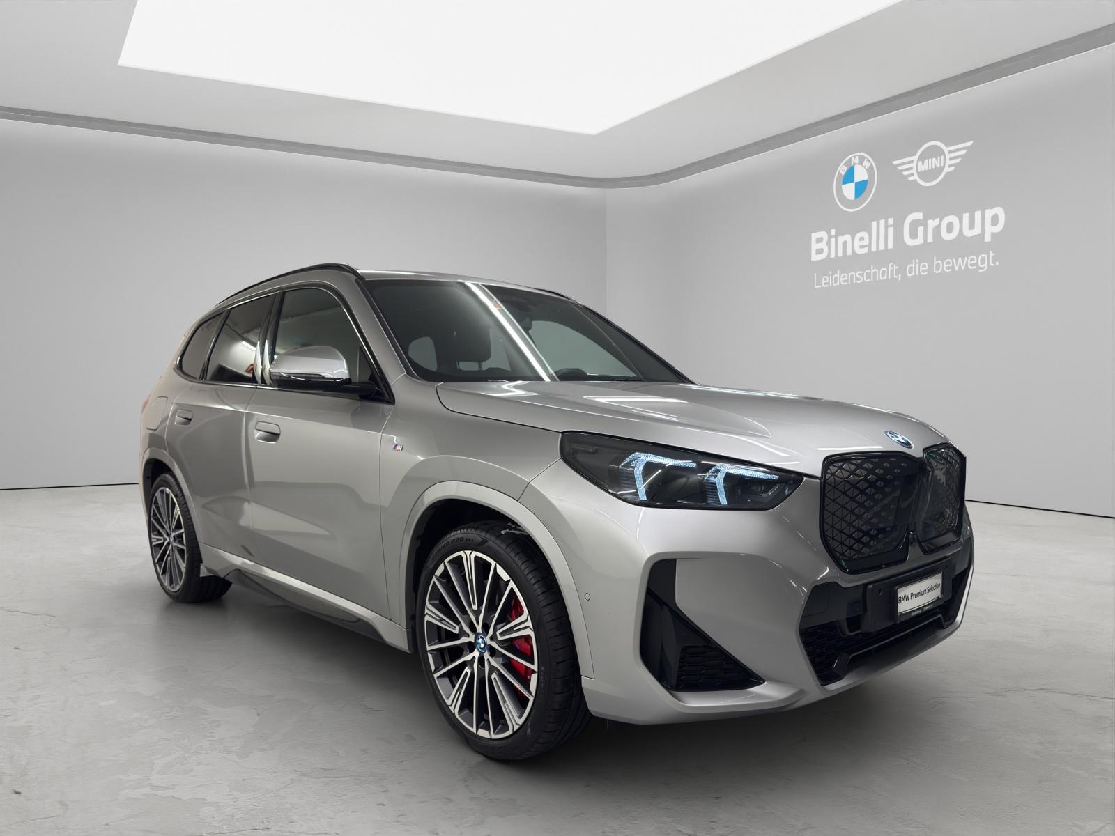 BMW iX1 30 xDrive-image-6
