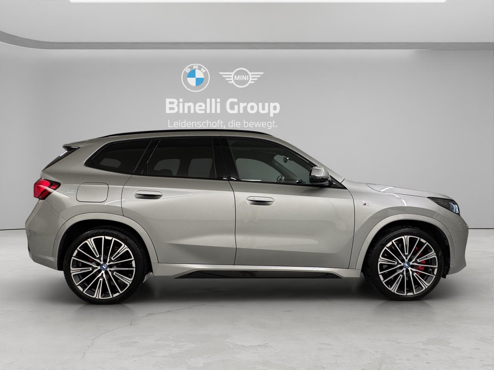 BMW iX1 30 xDrive-image-5