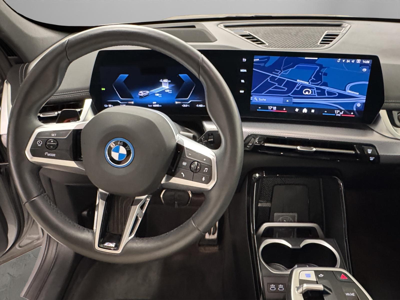 BMW iX1 30 xDrive-image-16