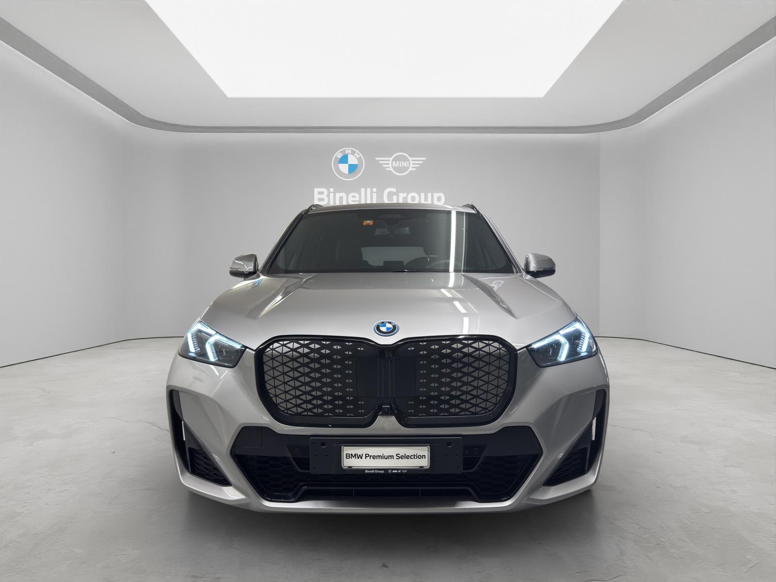 BMW iX1 30 xDrive-image-7