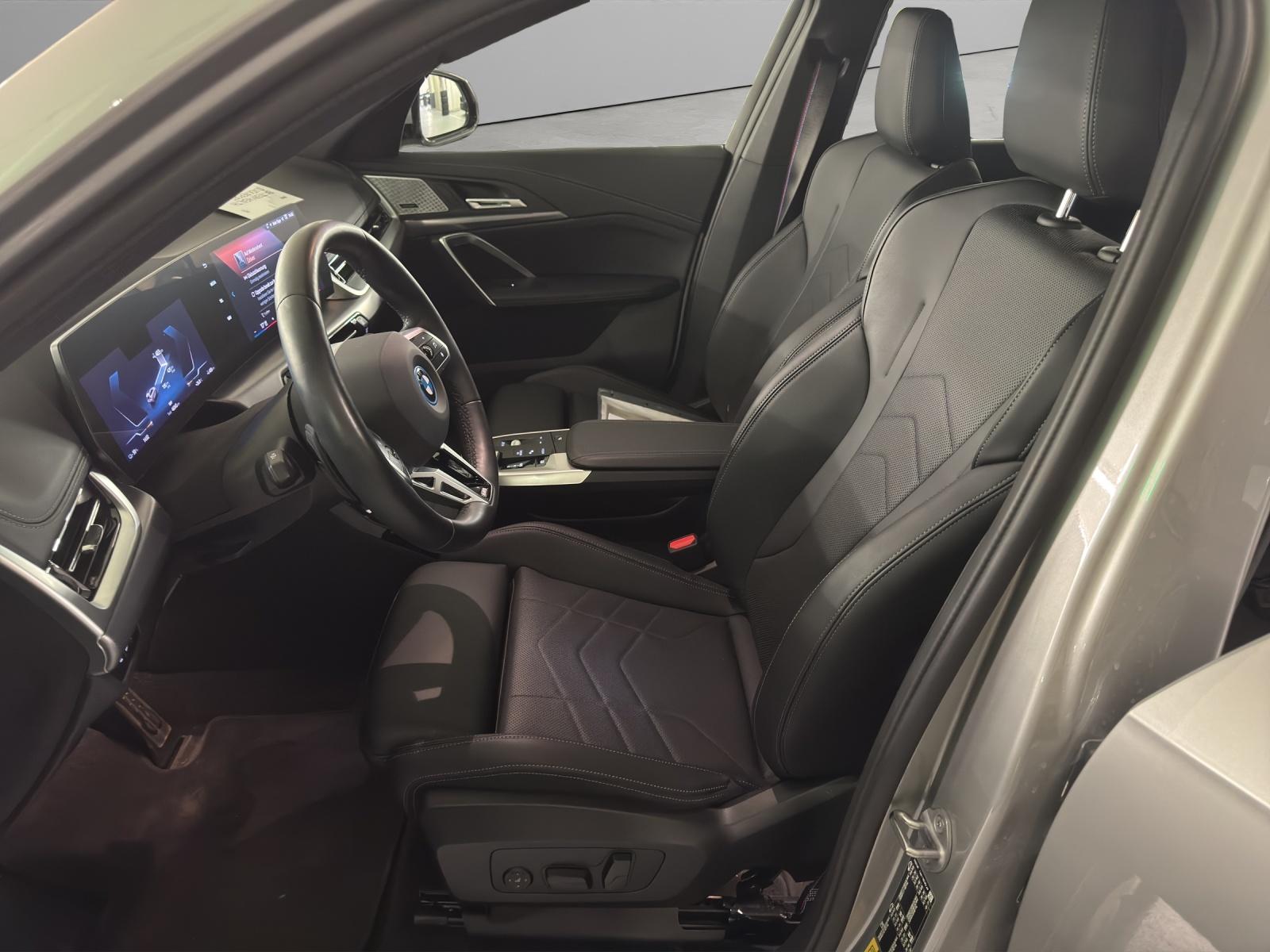 BMW iX1 30 xDrive-image-10