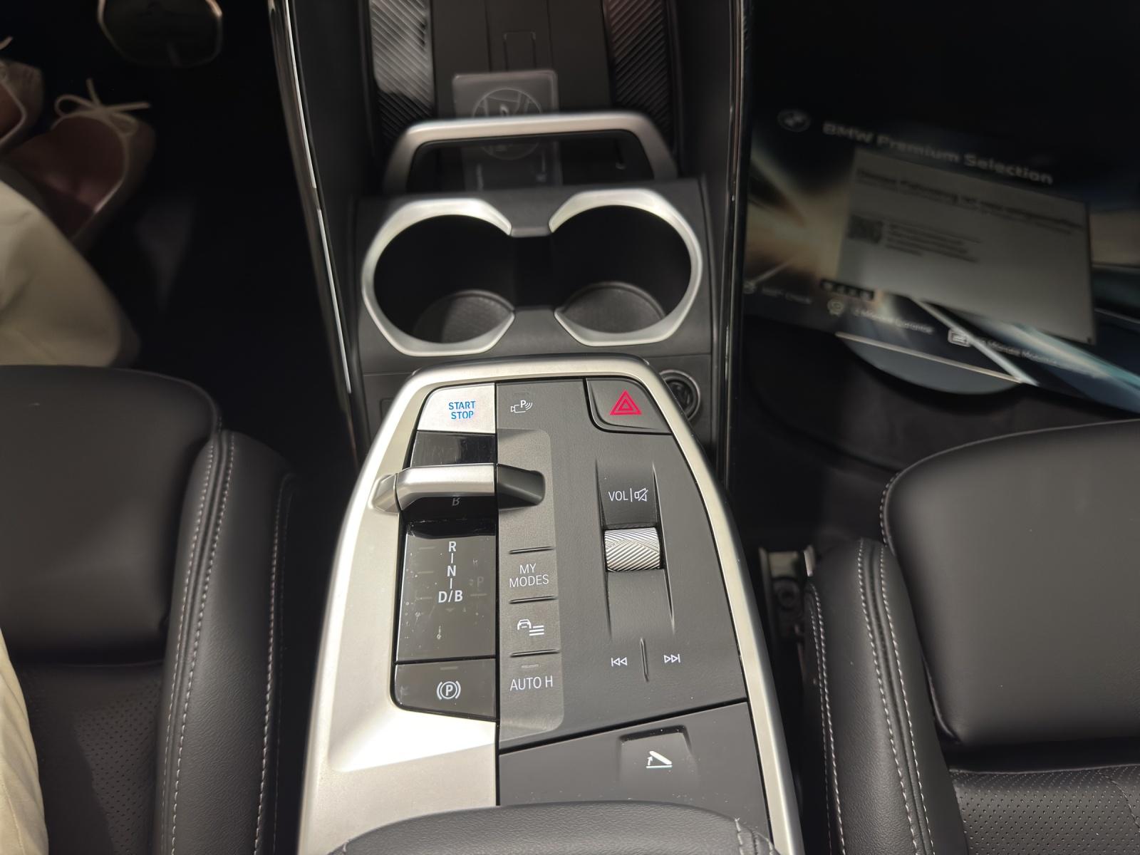 BMW iX1 30 xDrive-image-17