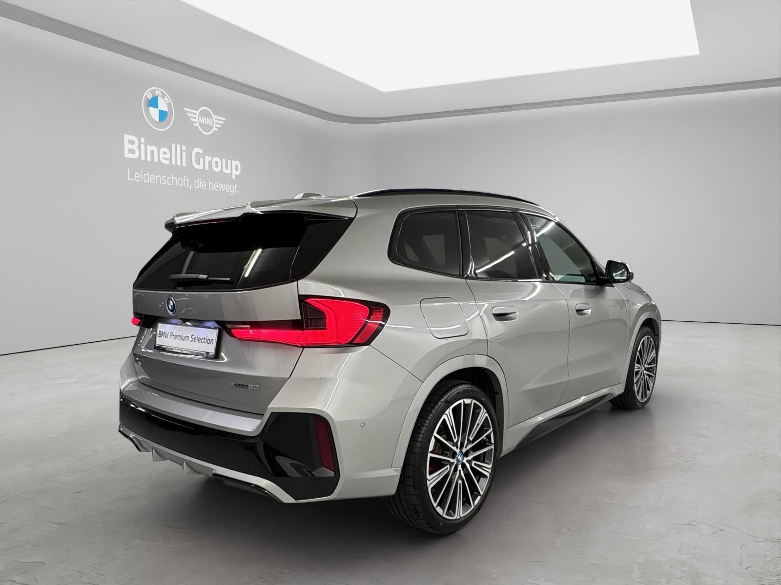 BMW iX1 30 xDrive-image-4