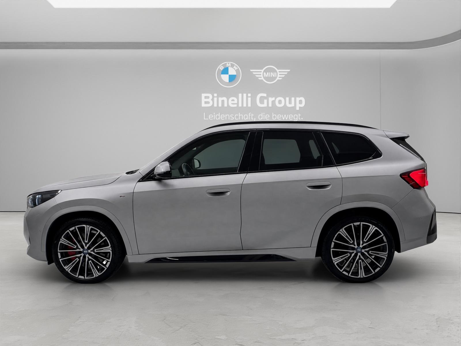 BMW iX1 30 xDrive-image-1