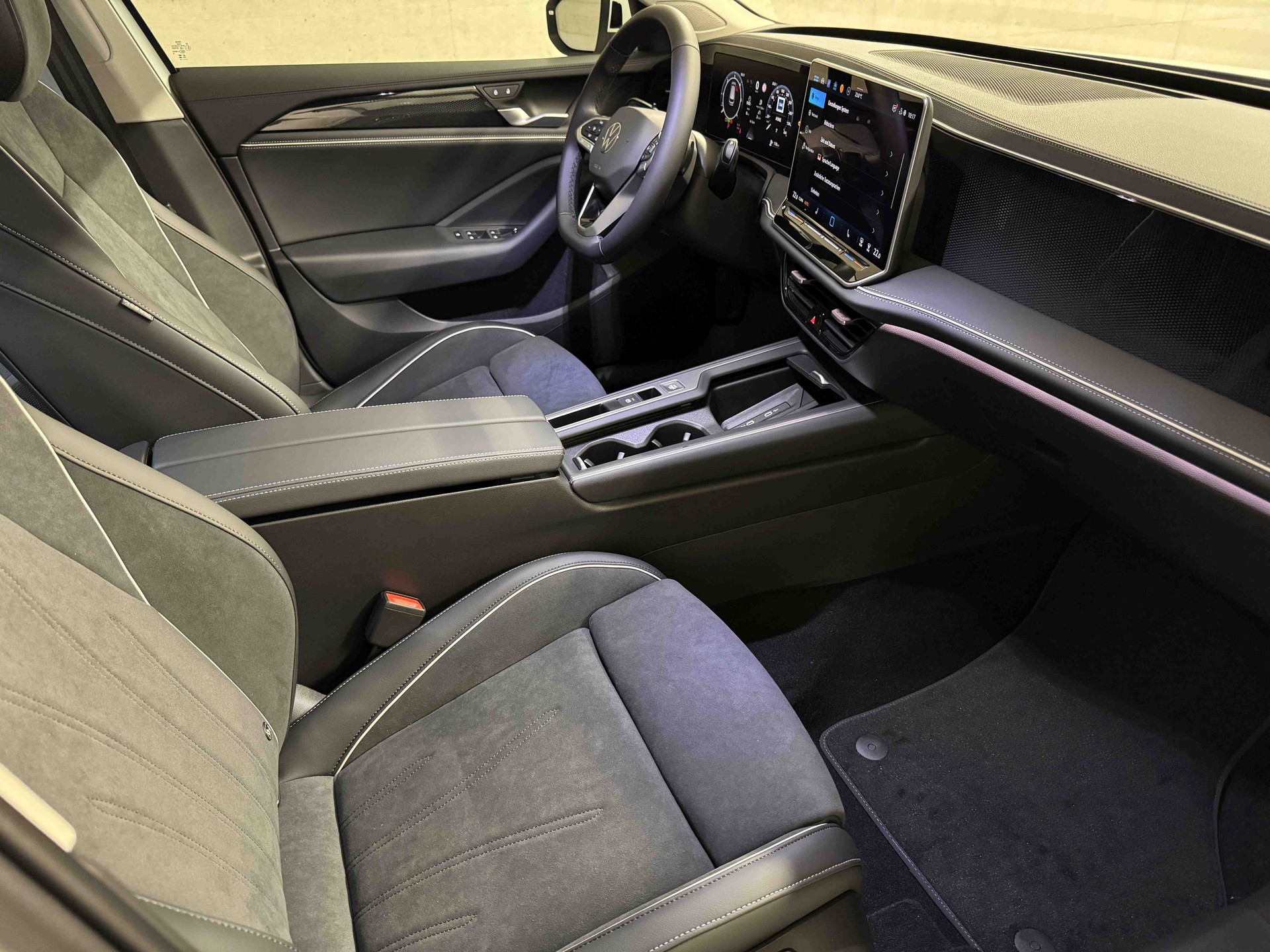 VW Passat Variant 2.0 TDI evo Business DSG-image-13