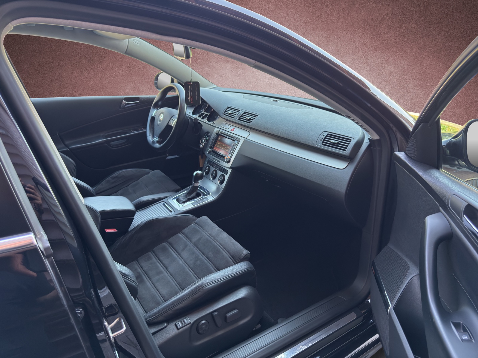VW Passat Variant R36 4Motion-image-10
