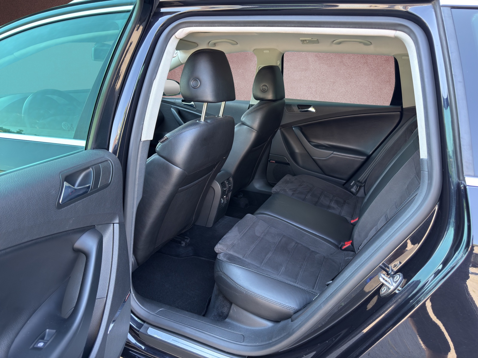 VW Passat Variant R36 4Motion-image-7
