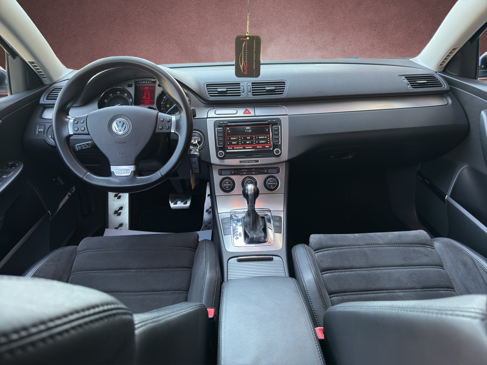 VW Passat Variant R36 4Motion-image-8