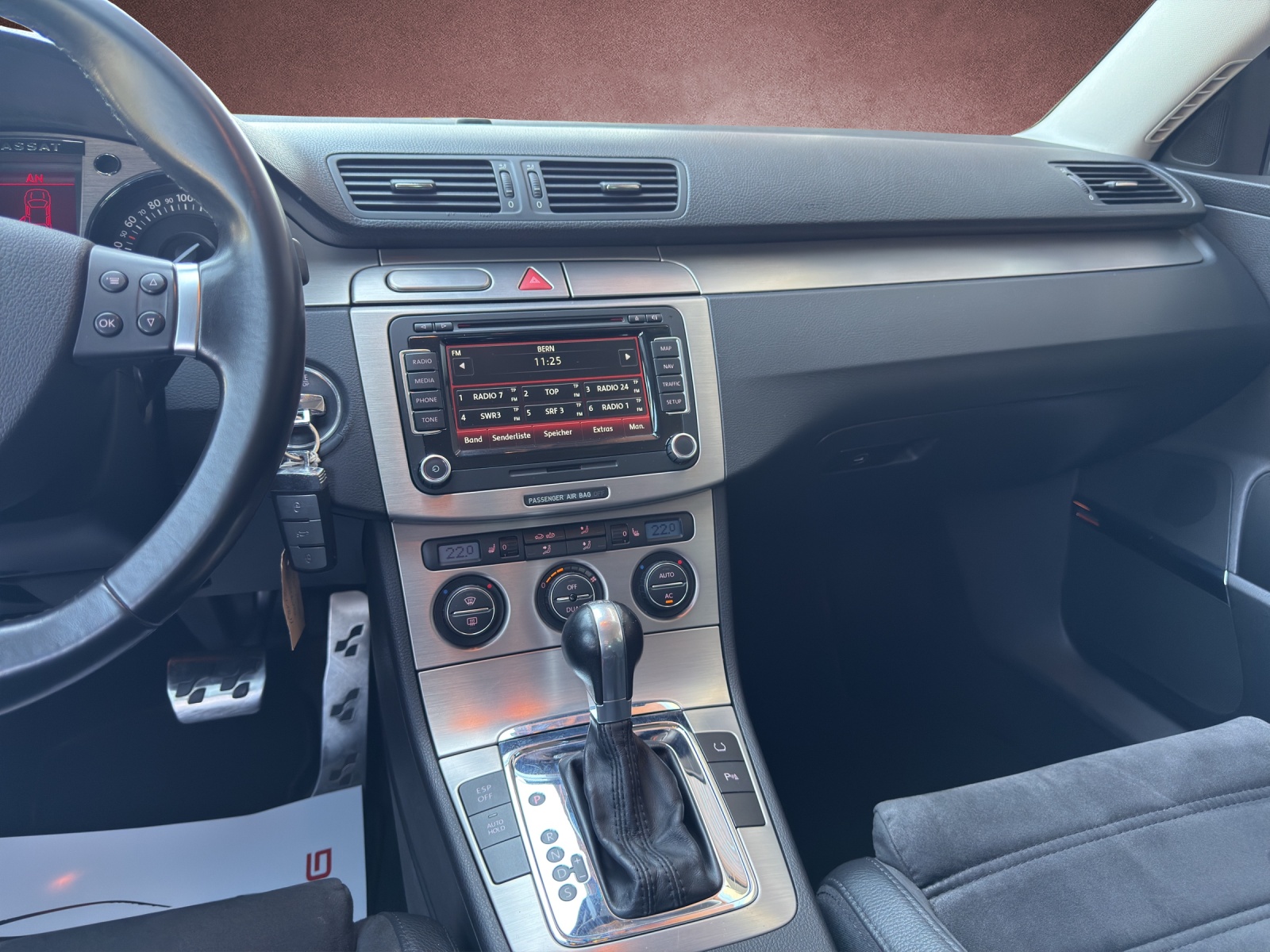 VW Passat Variant R36 4Motion-image-9