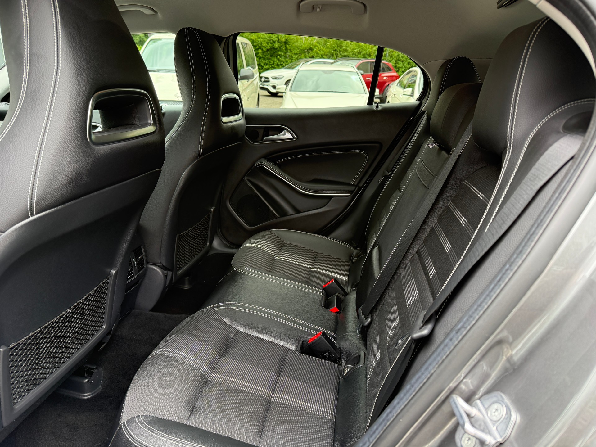 MERCEDES-BENZ GLA 200 Urban "Night Star"-image-5