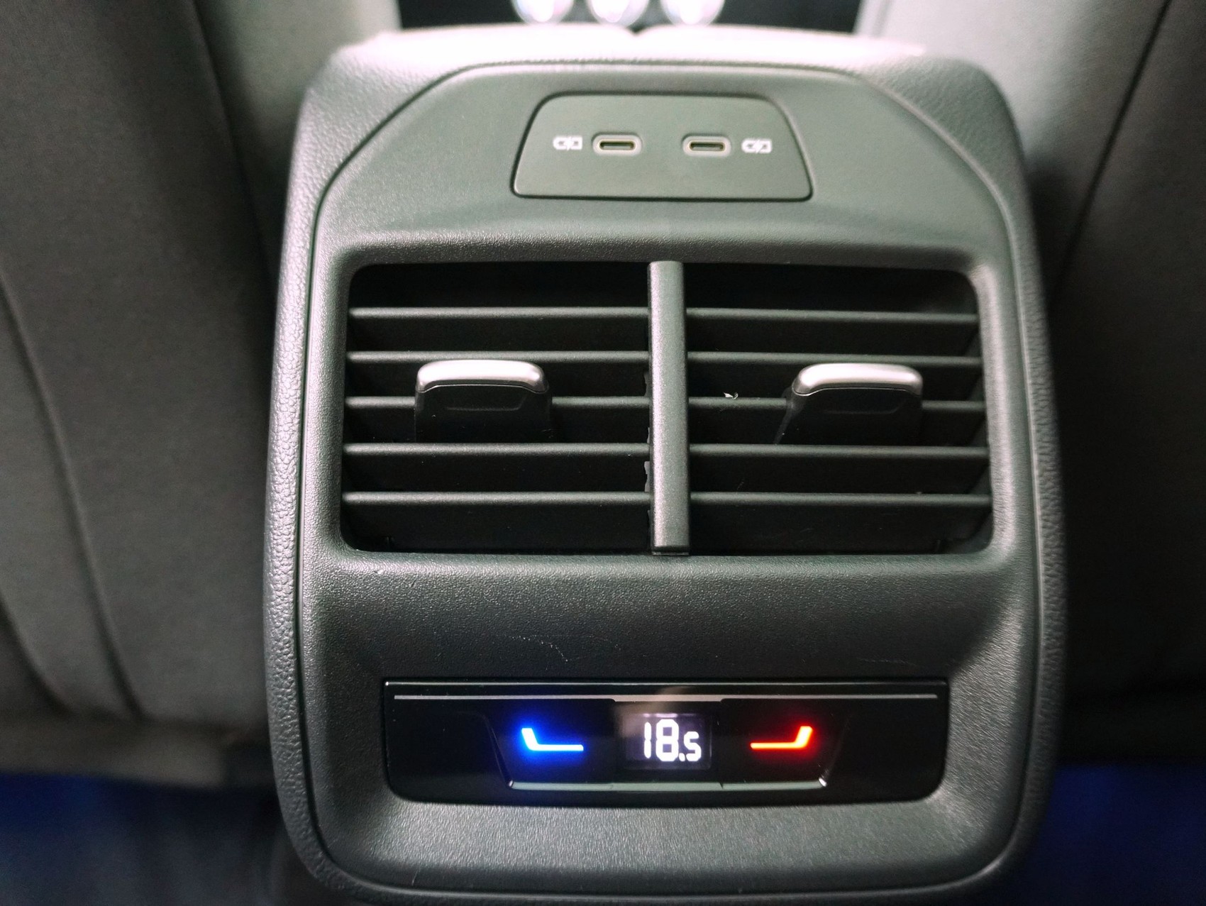 SKODA Superb 2.0 TDI DSG Selection Loft 4x4-image-17