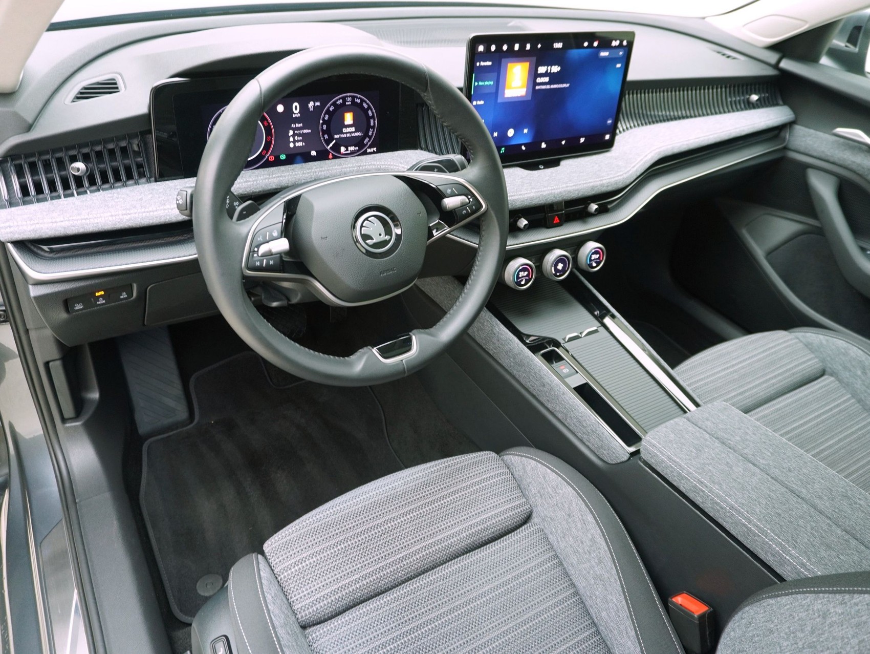 SKODA Superb 2.0 TDI DSG Selection Loft 4x4-image-10
