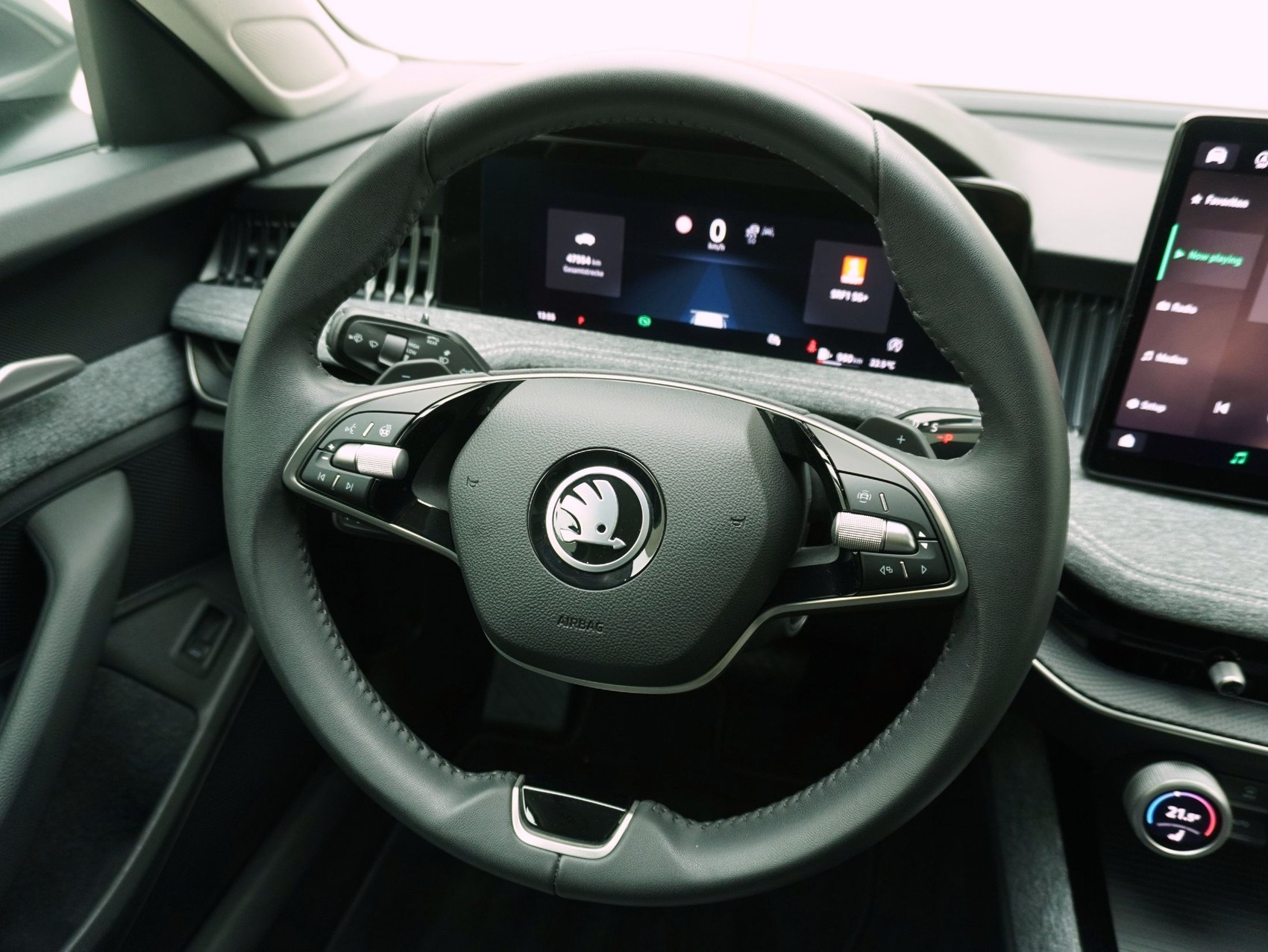 SKODA Superb 2.0 TDI DSG Selection Loft 4x4-image-11
