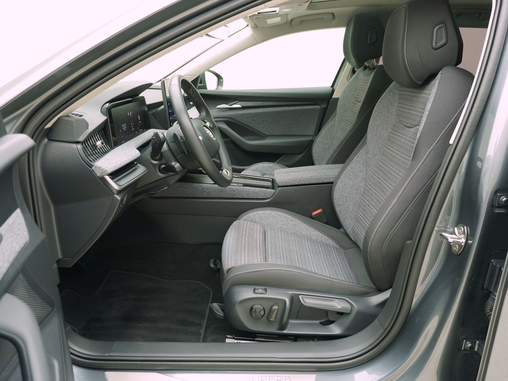 SKODA Superb 2.0 TDI DSG Selection Loft 4x4-image-9