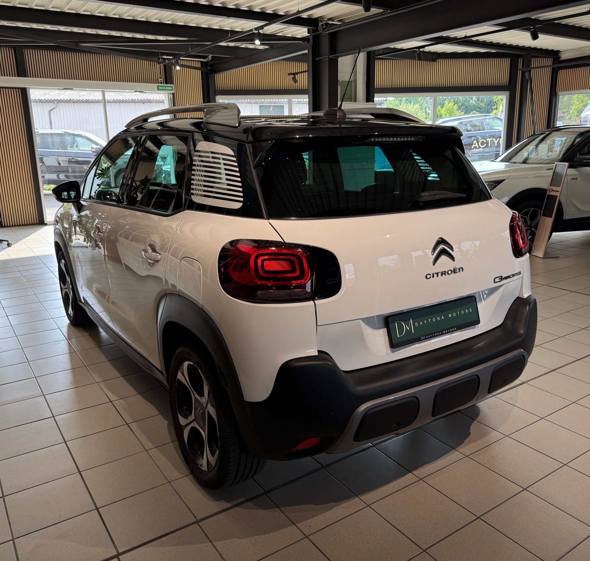 CITROEN C3 Aircross 1.2i PureTech Shine-image-4