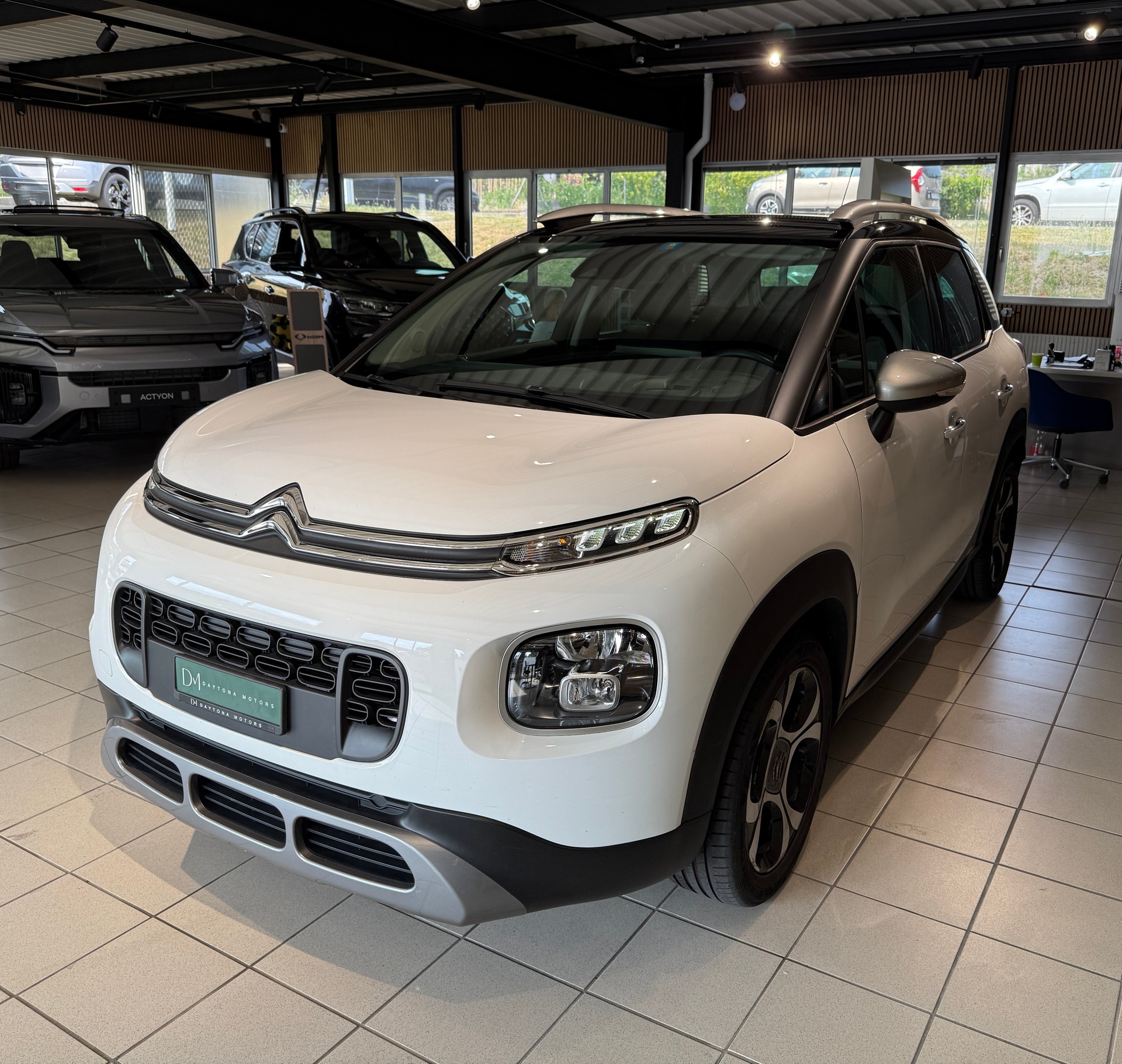 CITROEN C3 Aircross 1.2i PureTech Shine-image-0