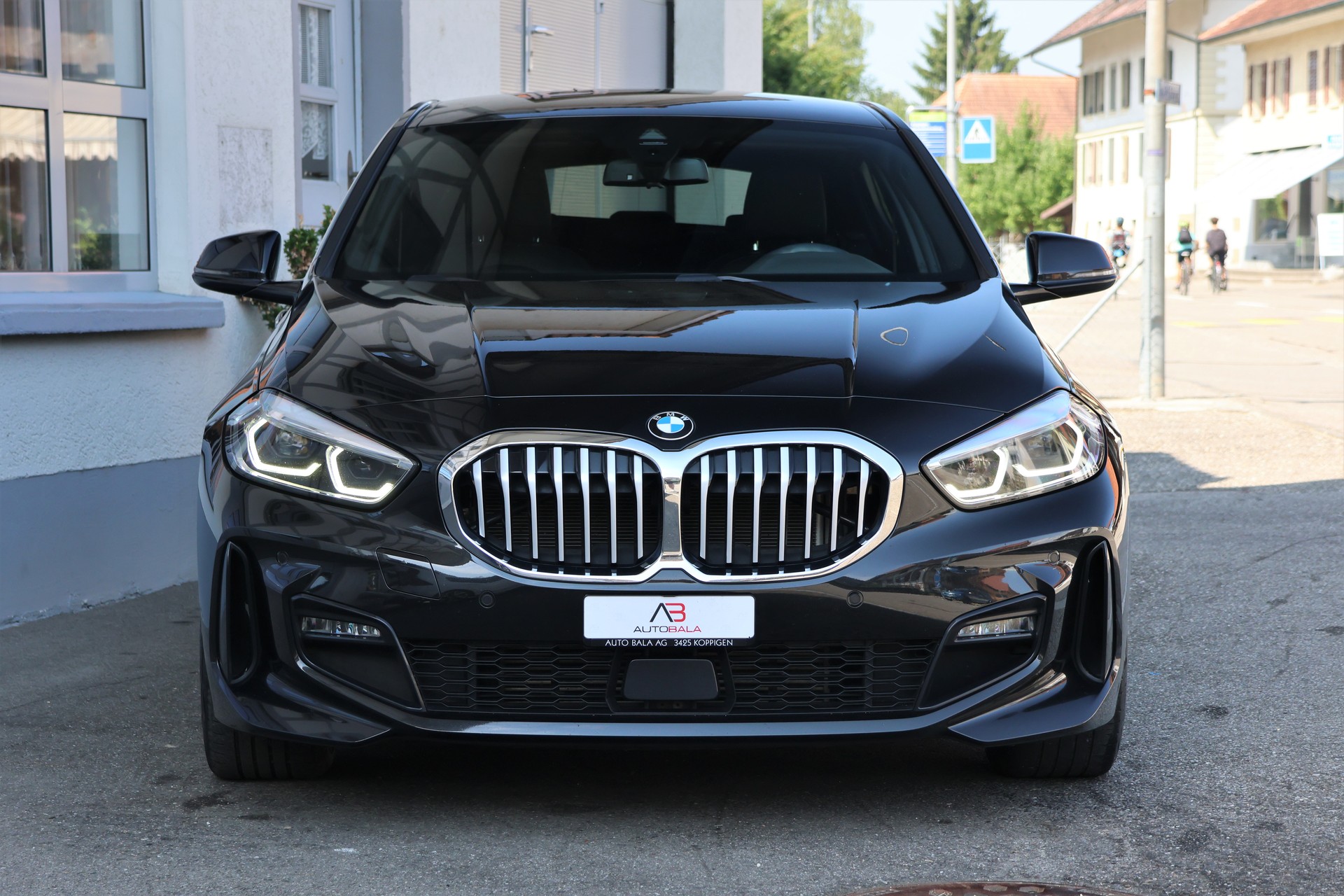 BMW 120d xDrive Steptronic M Sport (CH)-showroom-element-1