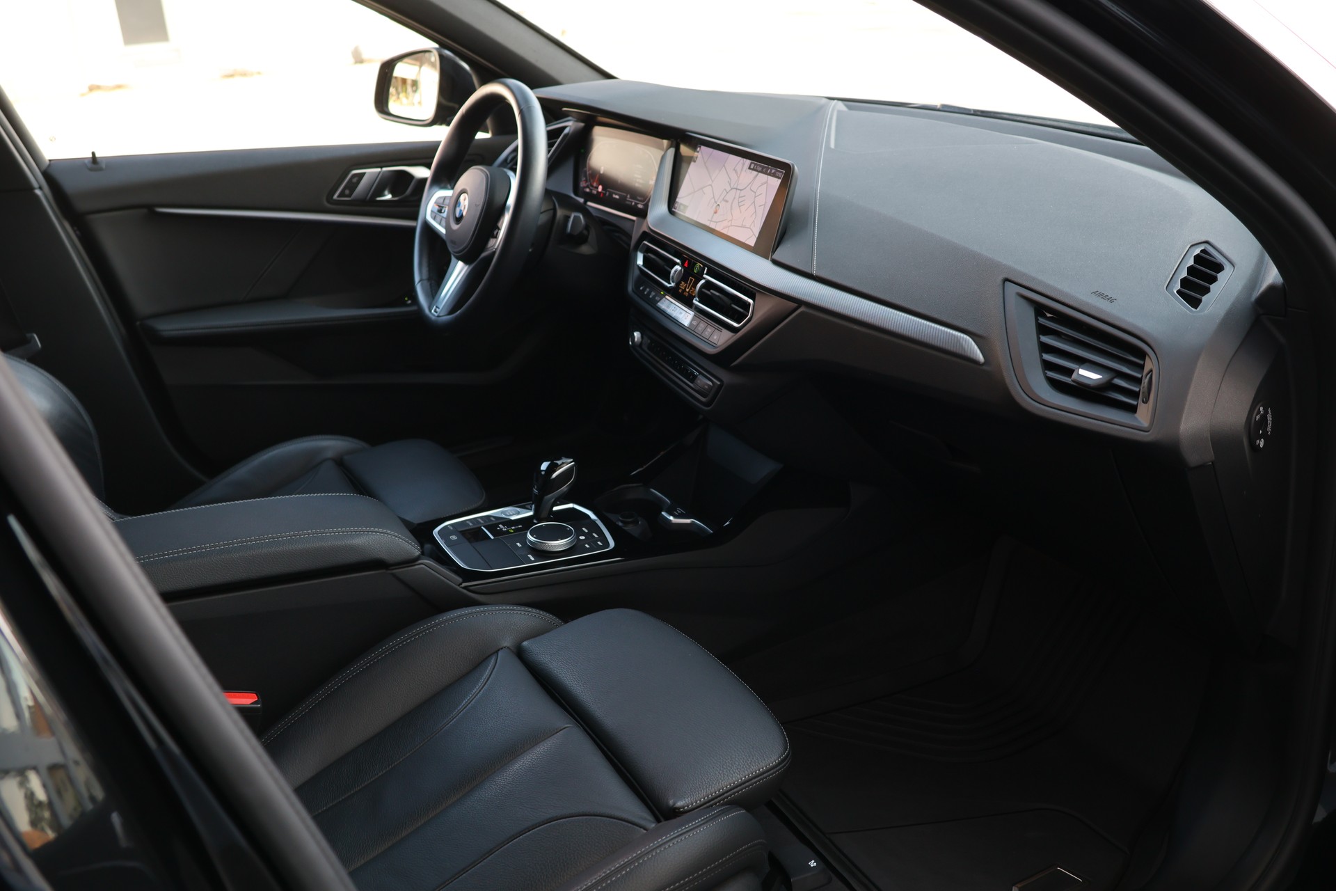 BMW 120d xDrive Steptronic M Sport (CH)-image-17