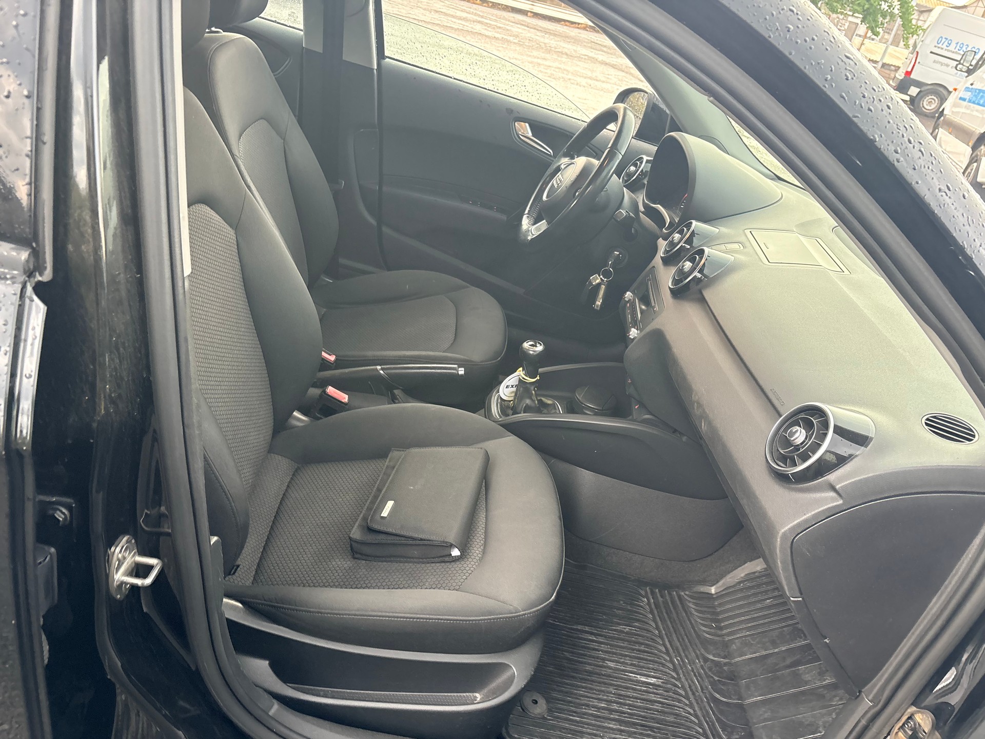 AUDI A1 Sportback 1.6 TDI Ambition-image-8