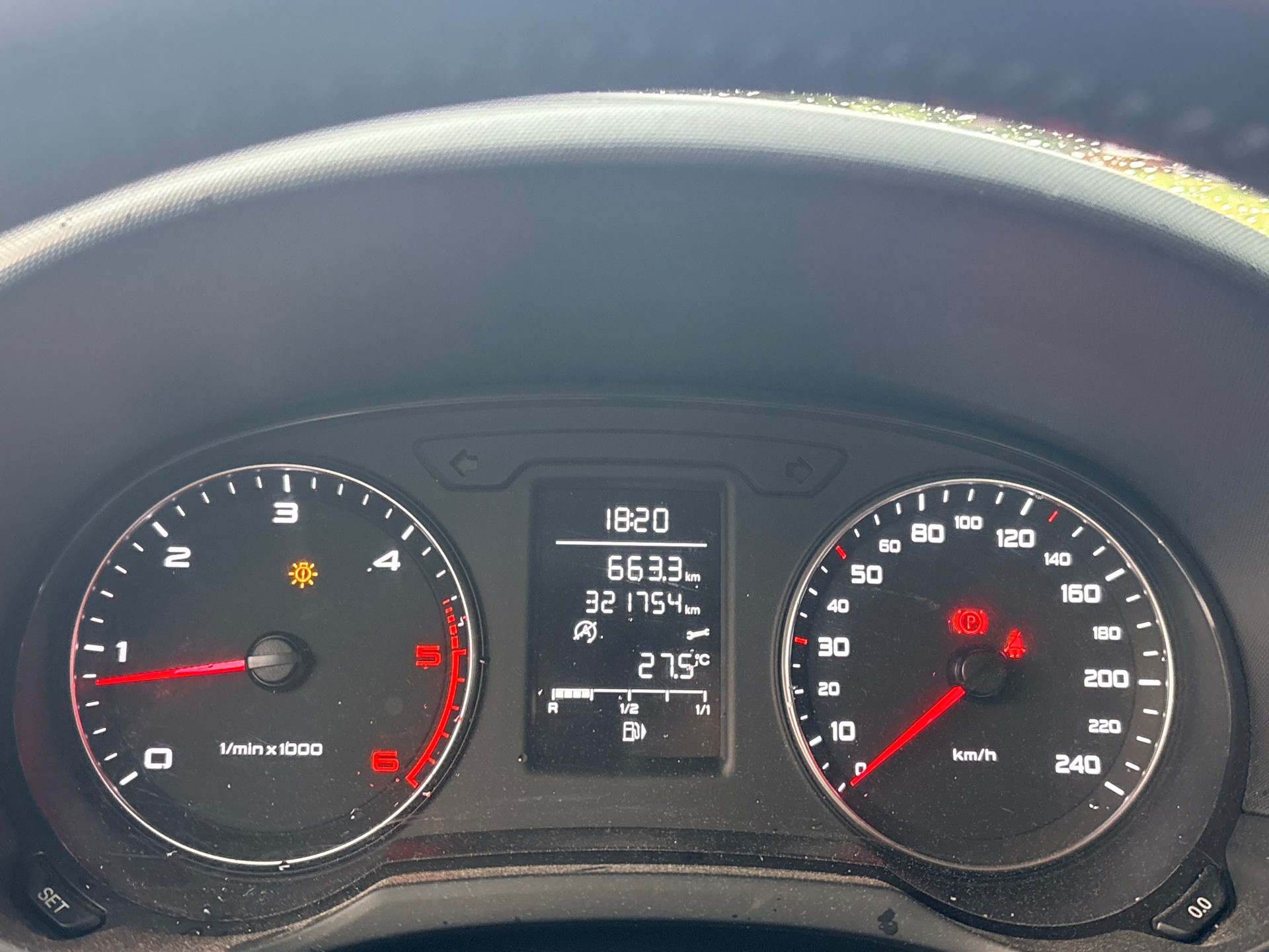 AUDI A1 Sportback 1.6 TDI Ambition-image-7