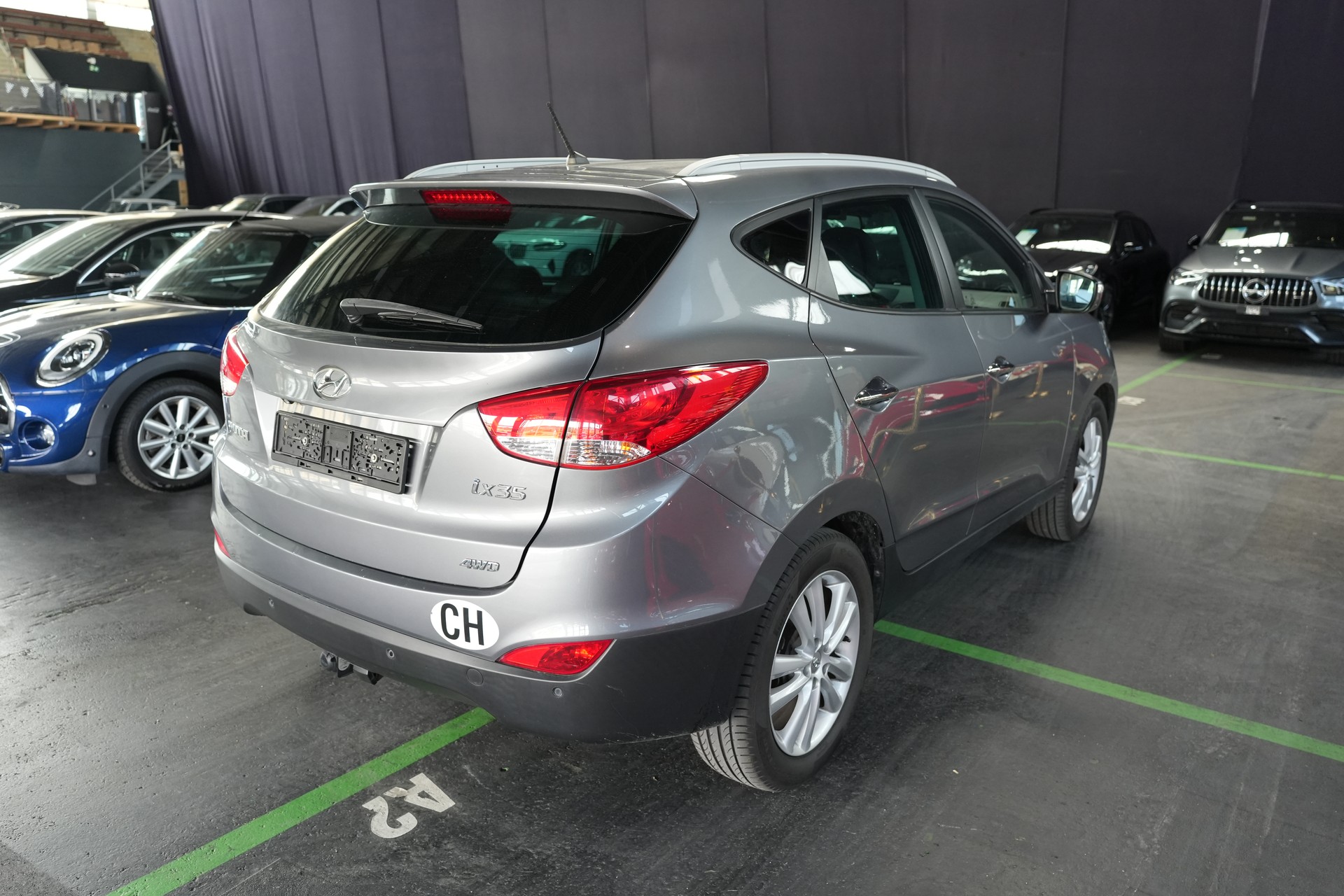 HYUNDAI iX 35 2.0 Style 4WD Automatic-image-3