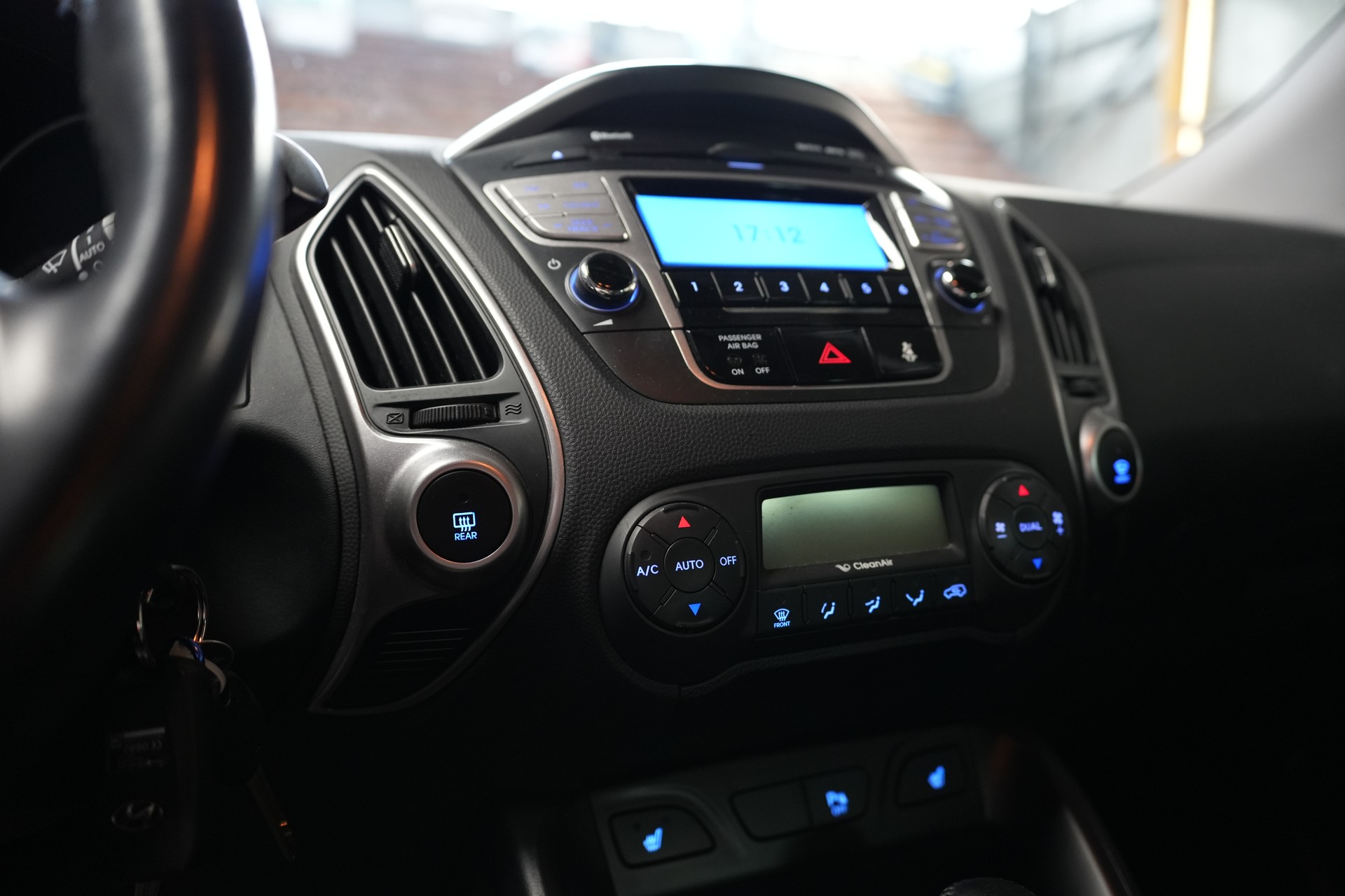 HYUNDAI iX 35 2.0 Style 4WD Automatic-image-7