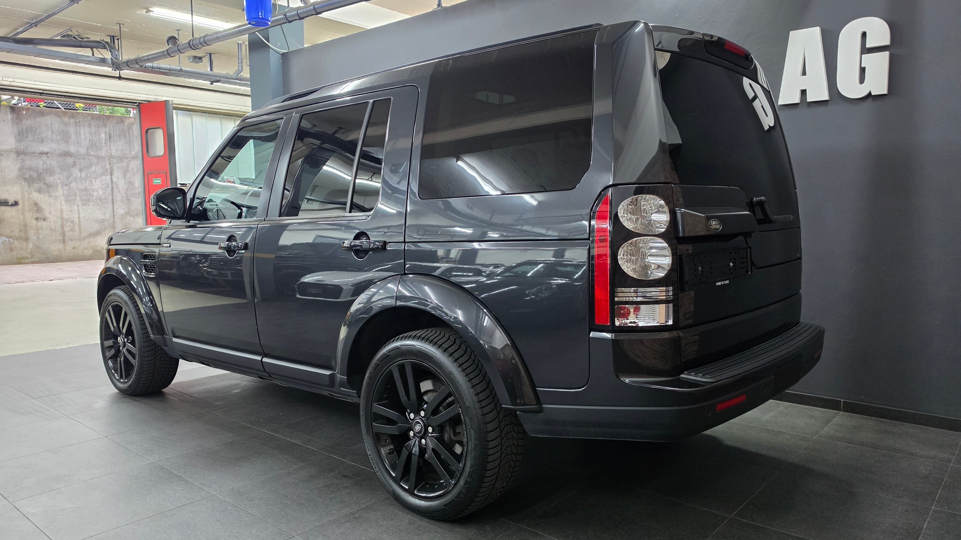 LAND ROVER Discovery 3.0 SDV6 HSE Automatic-image-4