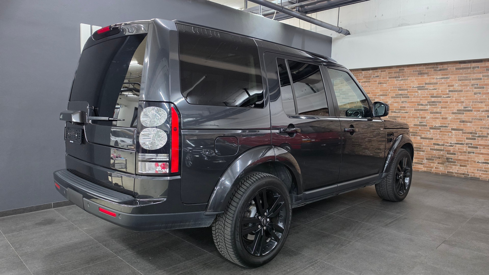 LAND ROVER Discovery 3.0 SDV6 HSE Automatic-image-8
