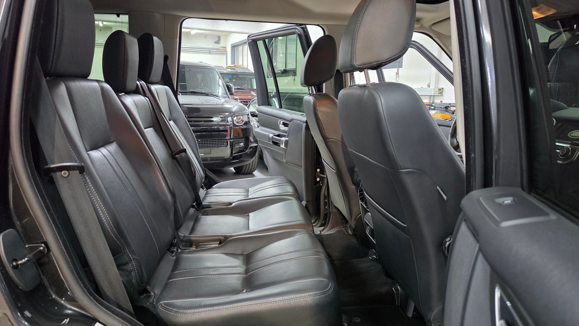 LAND ROVER Discovery 3.0 SDV6 HSE Automatic-image-20