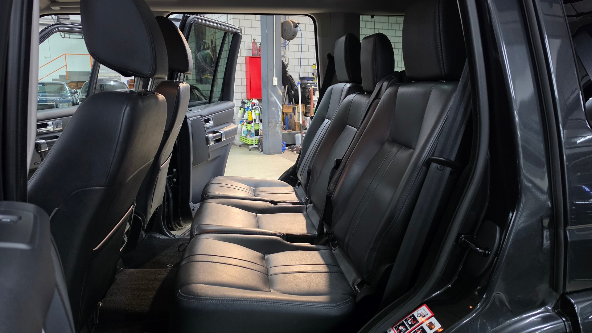LAND ROVER Discovery 3.0 SDV6 HSE Automatic-image-26