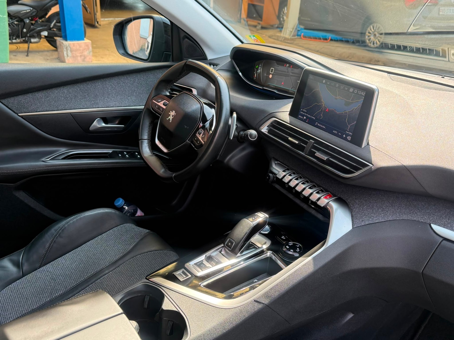 PEUGEOT 3008 1.6 BlueHDi Active EAT-image-9