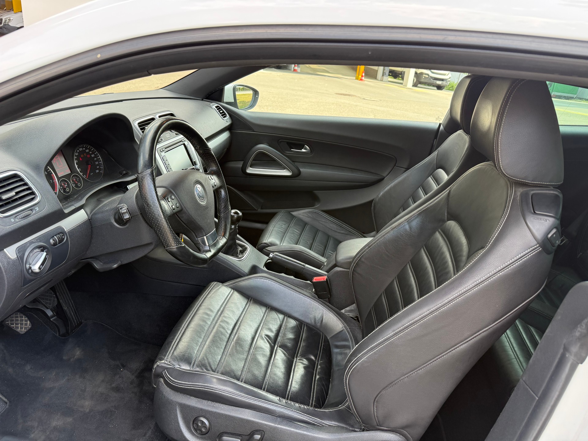 VW Scirocco 2.0 TSI-image-5