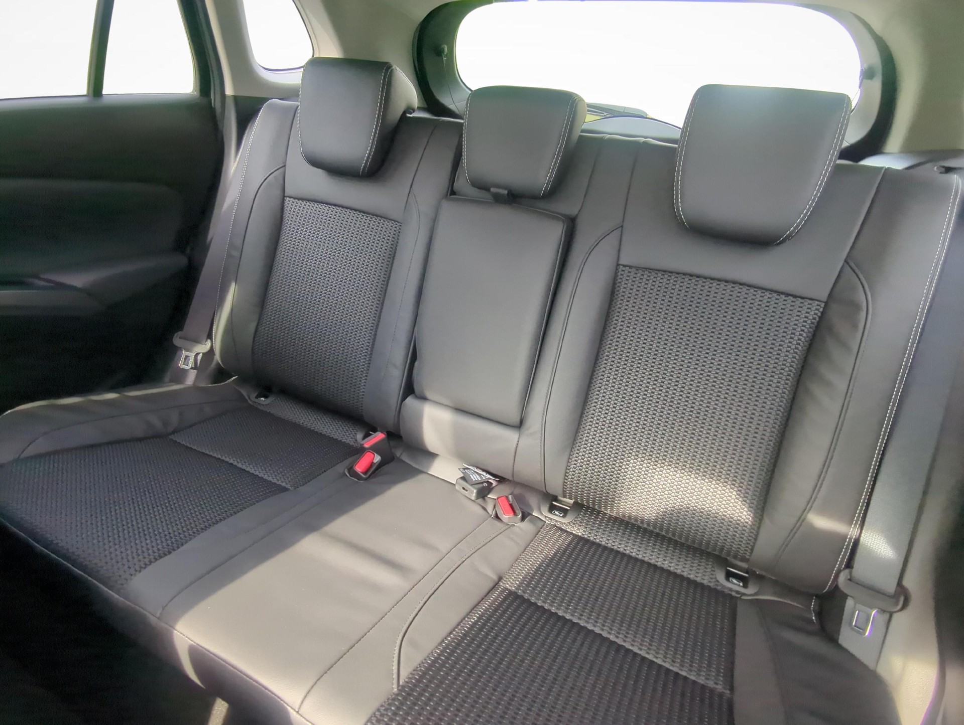 SUZUKI S-Cross 1.4 T Sakura Top Hybrid 4x4 / 1.99% Leasing-image-10