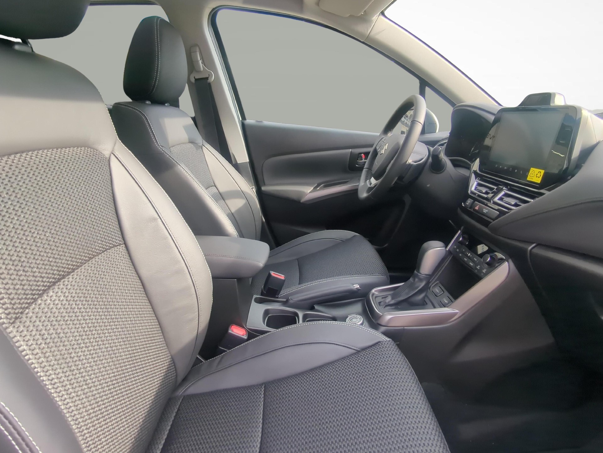 SUZUKI S-Cross 1.4 T Sakura Top Hybrid 4x4 / 1.99% Leasing-image-9