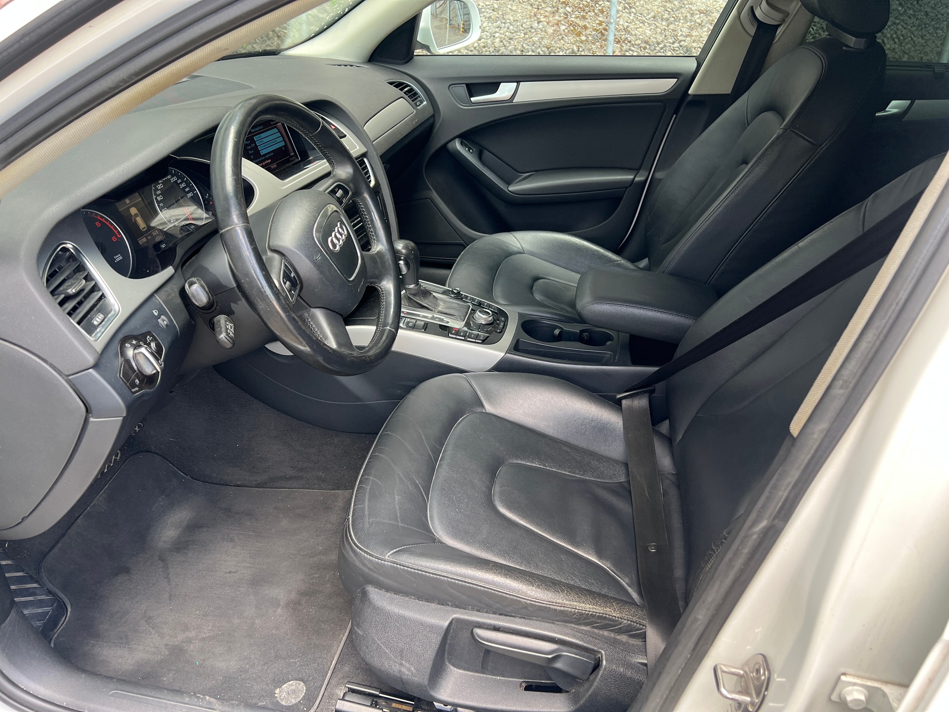 AUDI A4 Avant 2.0 TDI multitronic-image-8