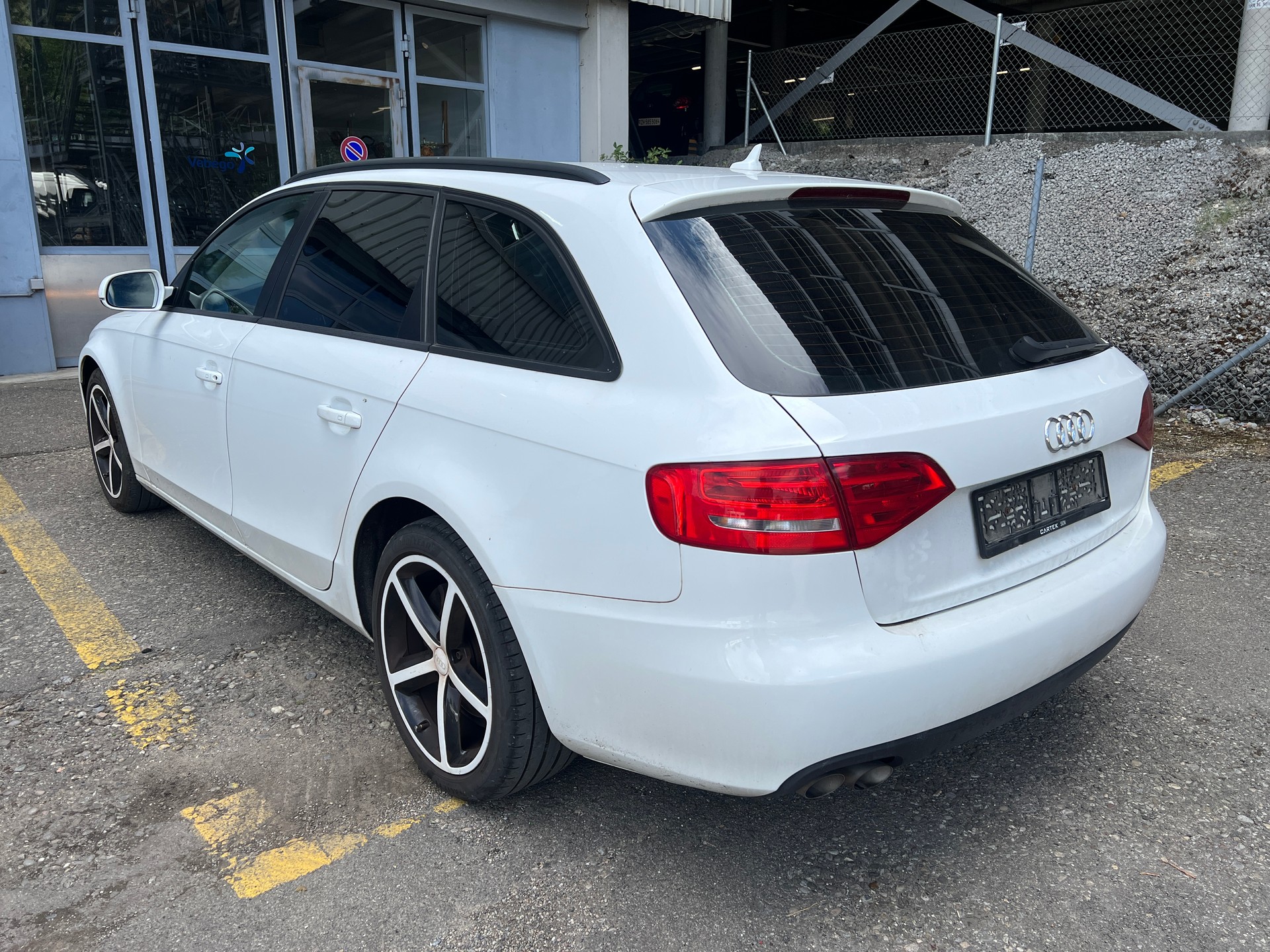 AUDI A4 Avant 2.0 TDI multitronic-image-4