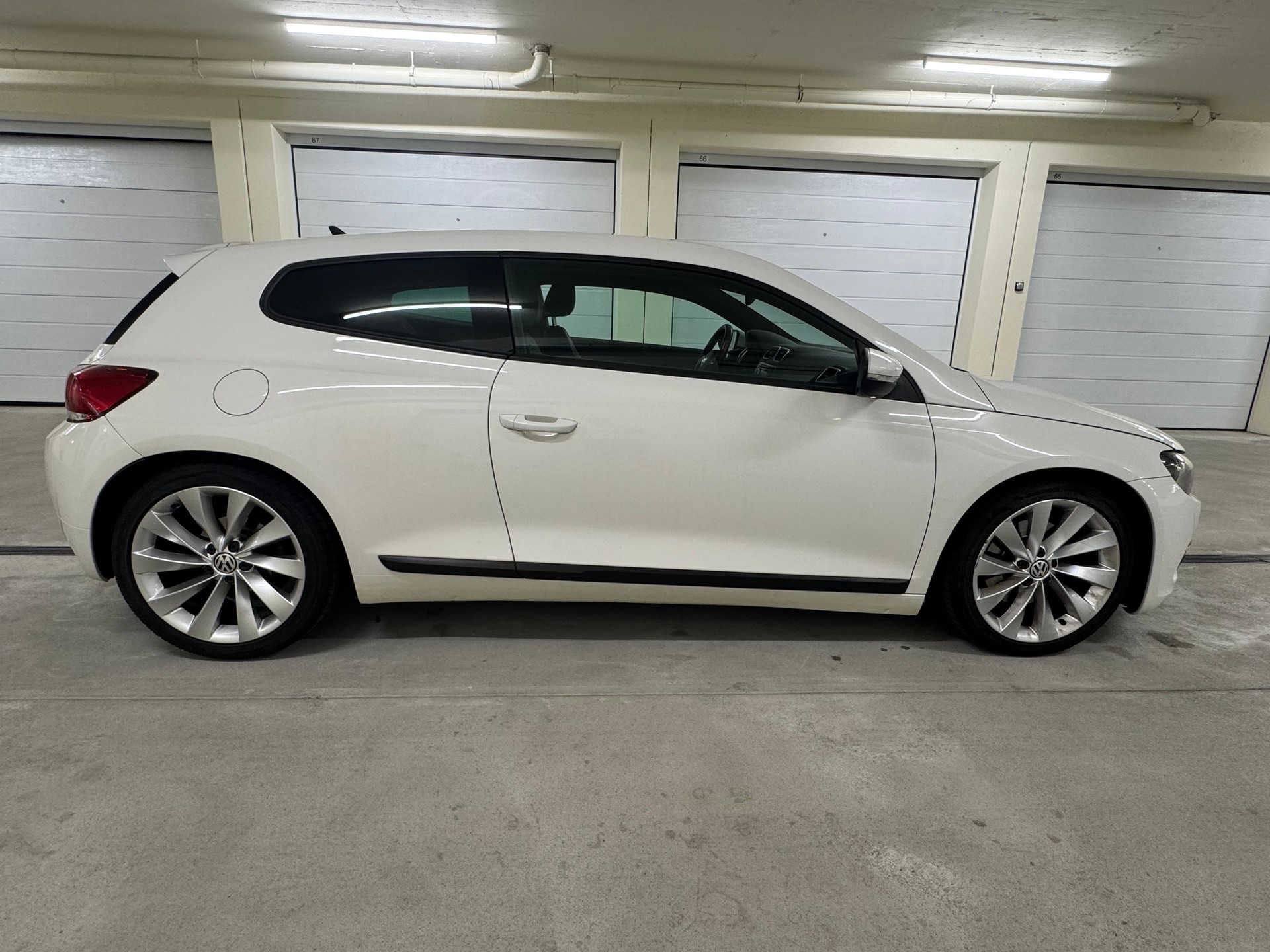 VW Scirocco 2.0 TSI DSG-image-8