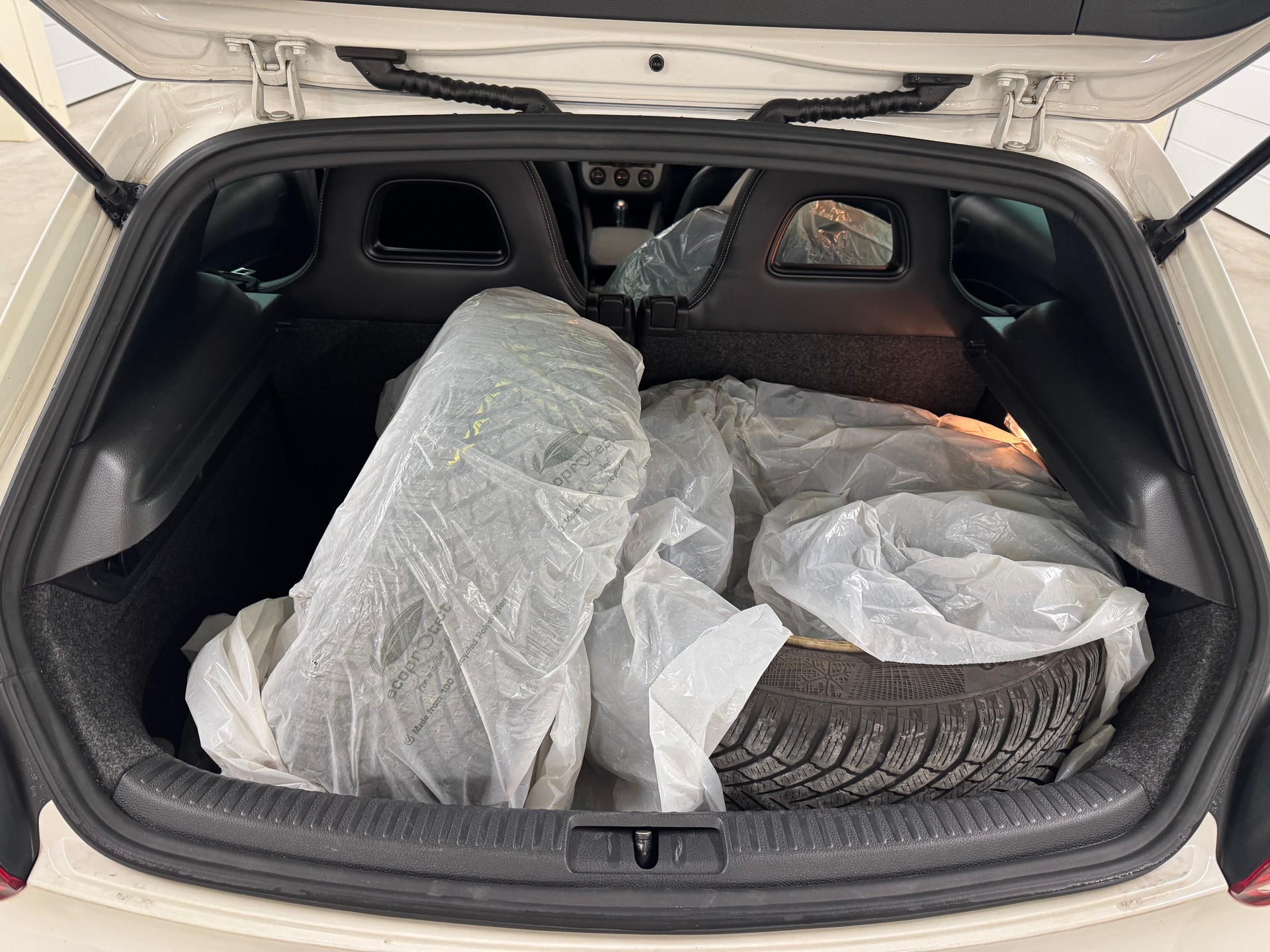 VW Scirocco 2.0 TSI DSG-image-6