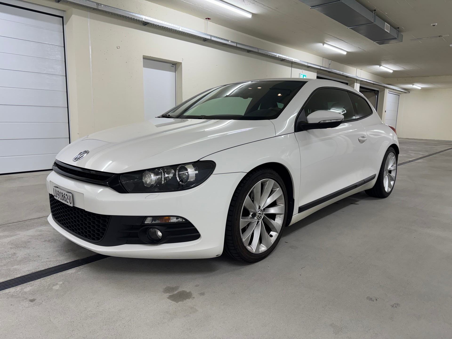 VW Scirocco 2.0 TSI DSG-image-1